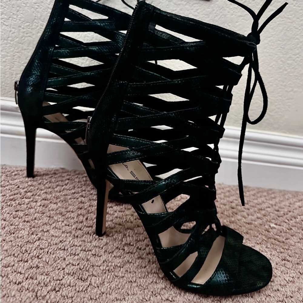 Elegant Evergreen/Black Strappy Heels by Via Spiga - Picture 7 of 12